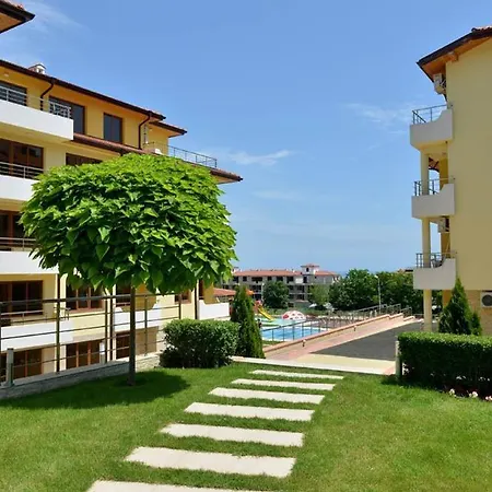 Splendid Sunny Seasons * Бяла